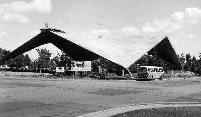 Hyperbolic Paraboloid Roof for Entertainment Center